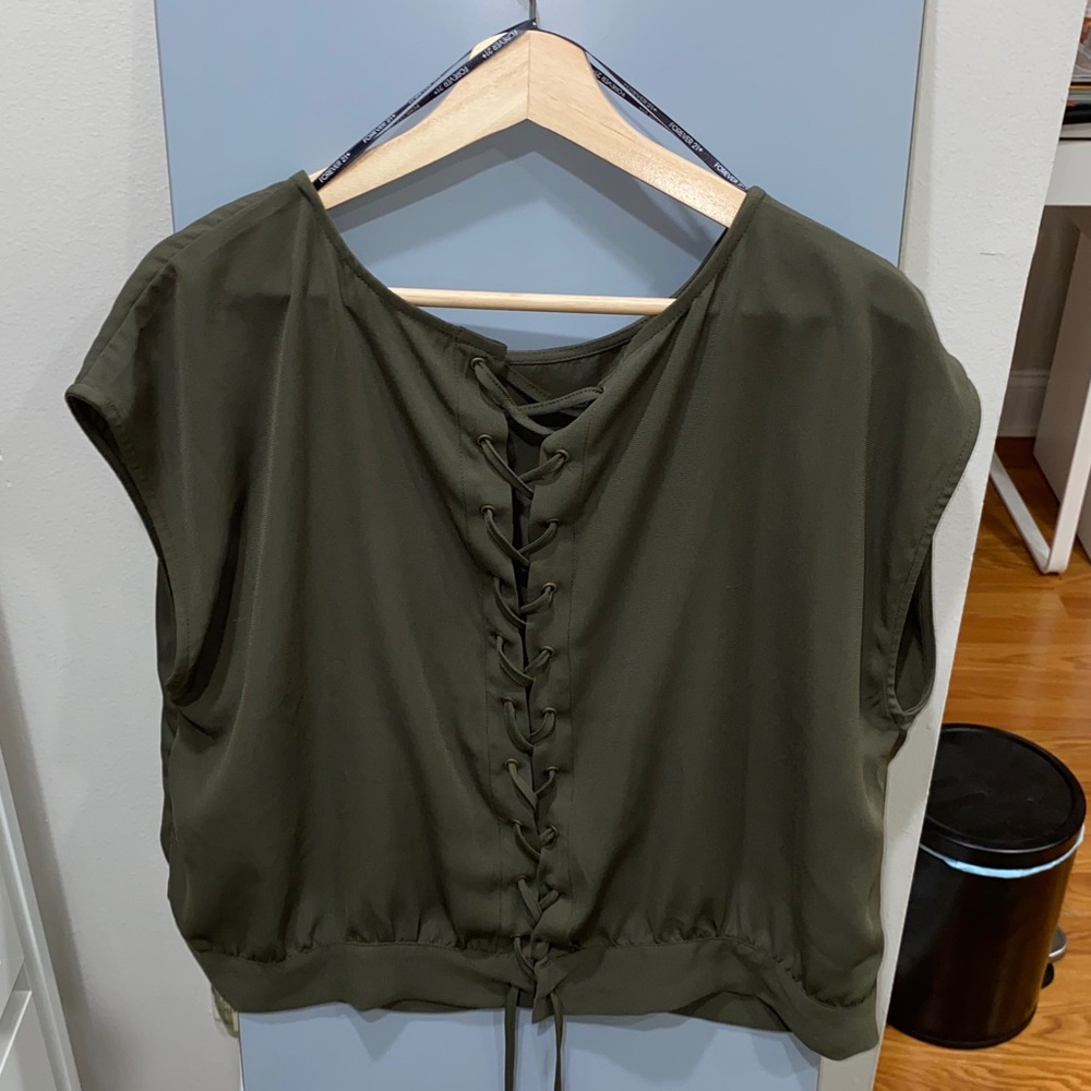 Top - Picture 2 of 2